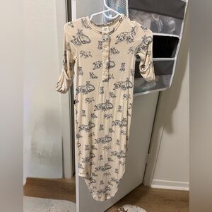 Kate Quinn Cream Pitbull Print Long Sleeve Knotted Gown